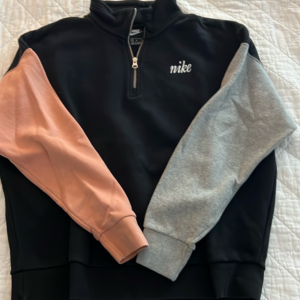 NWOT women’s Nike color block quarter zip sweatshirt